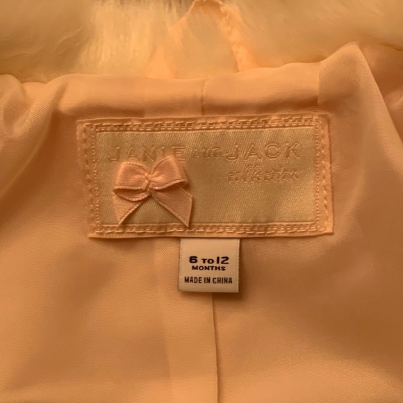 Janie & Jack FAUX FUR COLLAR CAPE - Picture 4 of 5